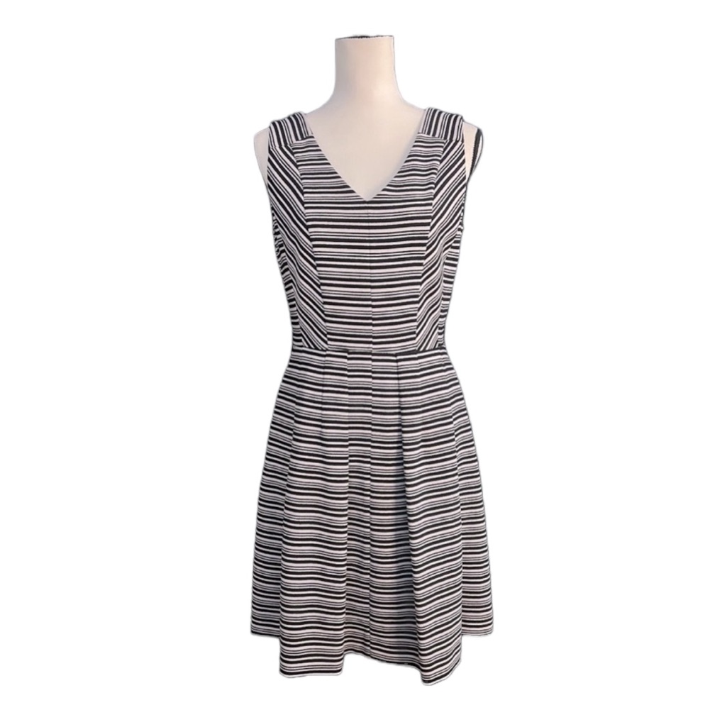 Taylor Brand Dress With Pockets Taylor Brand Dress With Pockets